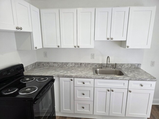 Photo - 905 Clifford Brown Walk