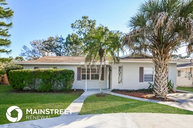 Building Photo - 2426 Pinehurst St