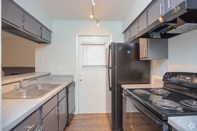 1BR, 1BA - 637SF - Fairwood - Pleasant Creek