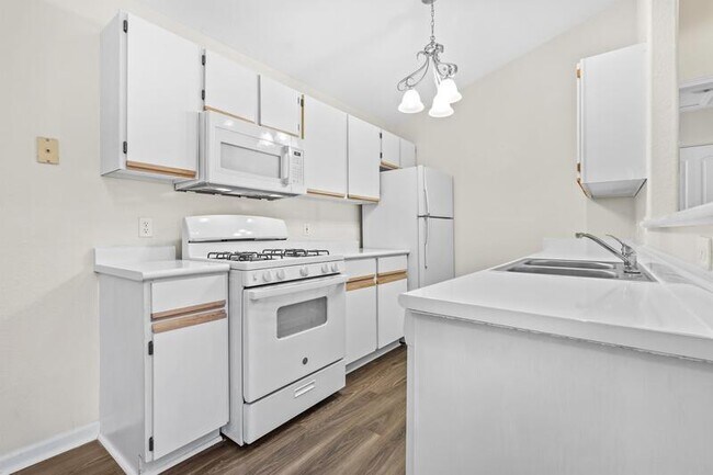 Photo - 1101 Linden Ln