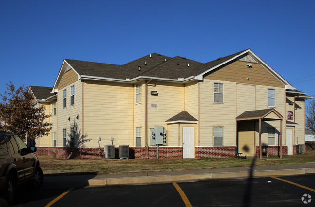 Spartan Residence Hall - Spartan Residence Hall Apartments