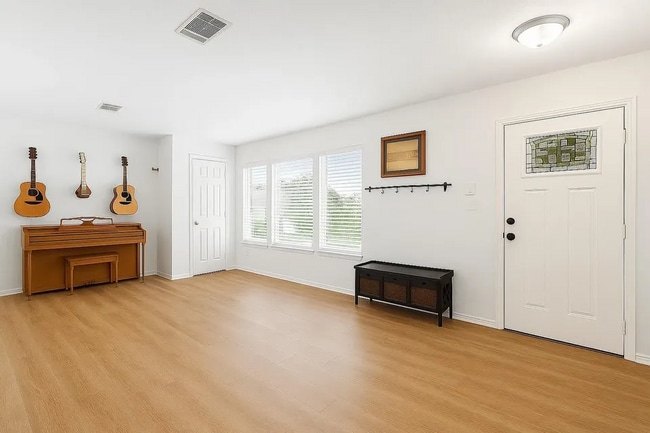 Photo - 2105 Zeppelin Dr