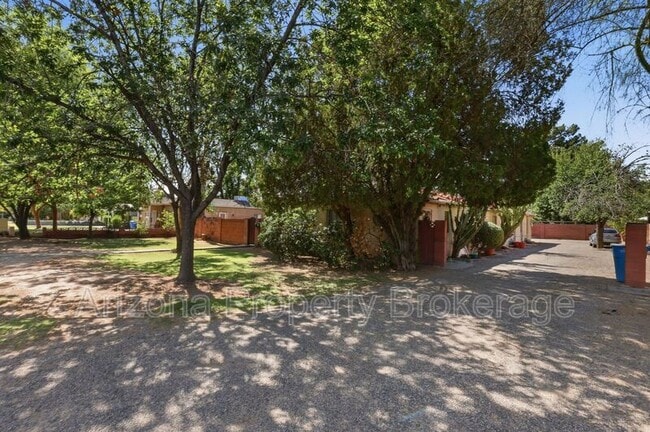 Photo - 1137 W Glenrosa Ave Unit 2