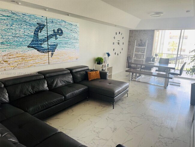 Photo - 10700 NW 66th St