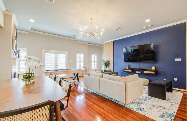 543 T C Jester Blvd Unit SI FL1-ID1225766P