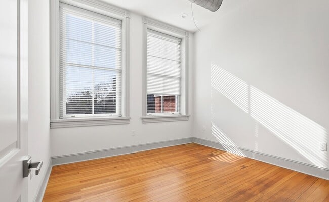 Photo - 465 Church St