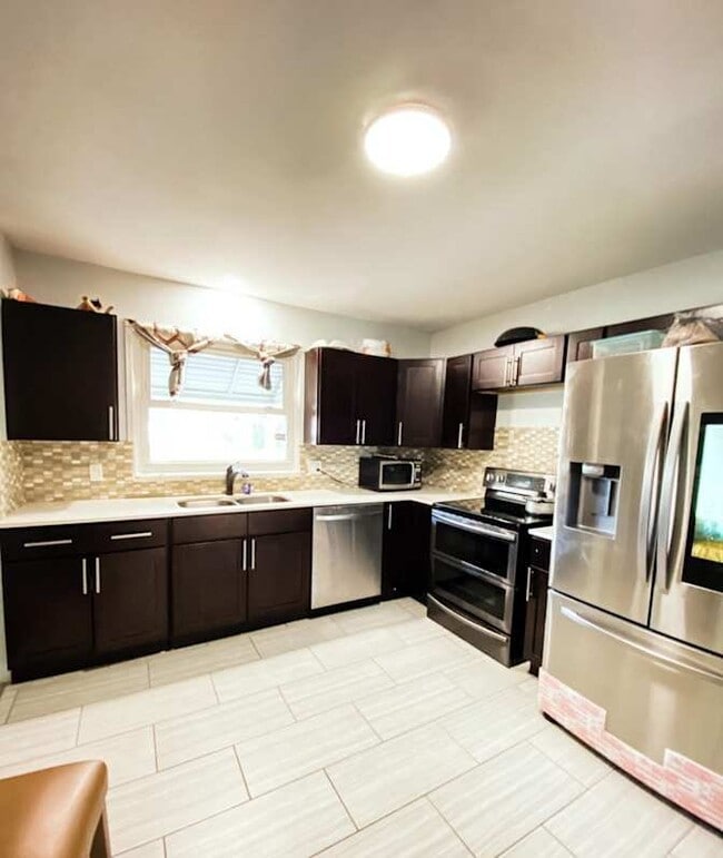 Photo - 3201 Ronald St