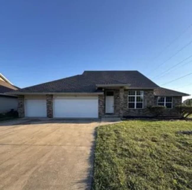 Building Photo - 5 bed/3 bath house