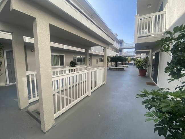 Photo - 2 Bedroom Hermosa Beach Condo - Close to E... Unit 104