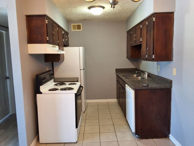 Photo - 365-12 ELMWOOD Unidad 12