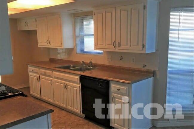 Photo - 1301 Willow Way