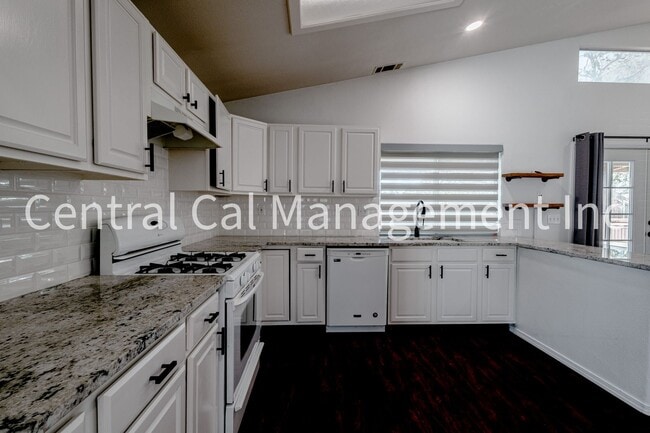 Photo - 4 Bedroom/2 Bath Home in Desired Riverlakes Community - $2495 per month!