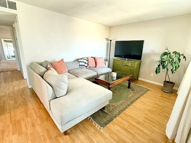 Building Photo - 142 Cherry St Unit 142 Cherry Street