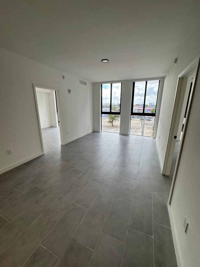 Photo - 25 NW 23rd St Unit B1