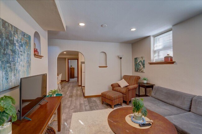 Building Photo - 2632 Stevens St Unit #5