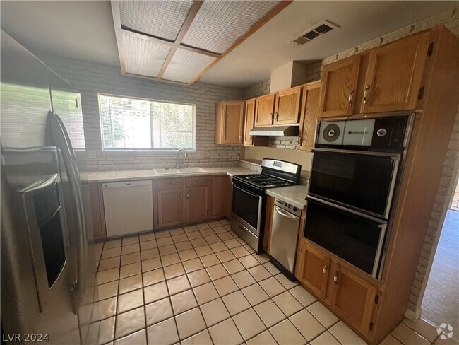 Building Photo - 4340 E El Antonio Pl Rental