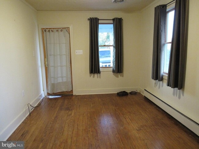 Photo - 203 W 5th Ave