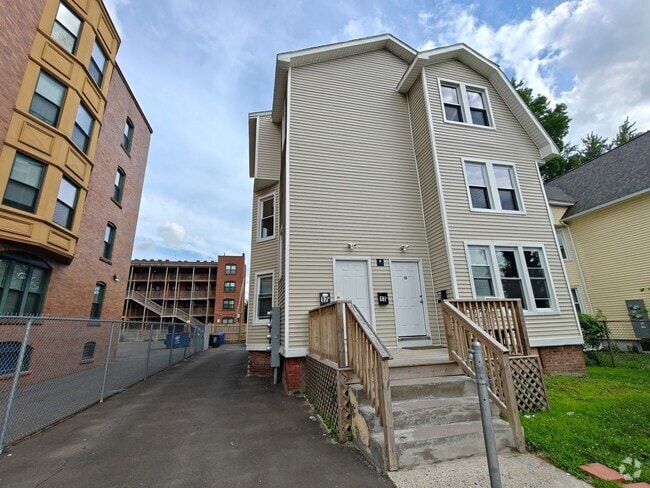 Building Photo - 15-17 Greenwich St Unit Apt 2