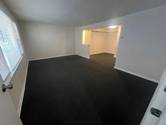 7832 S Cregier Ave