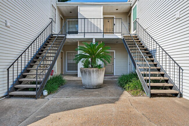 Photo - 9809 Richmond Ave.