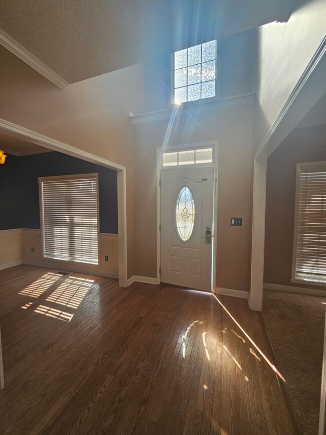 Photo - 4 bedroom with Bonus, fenced in backyard!