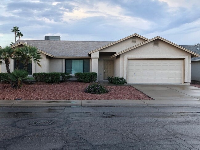 Building Photo - Lovely Updated Home in Leisure World a 45+ Active Adult Resort Community