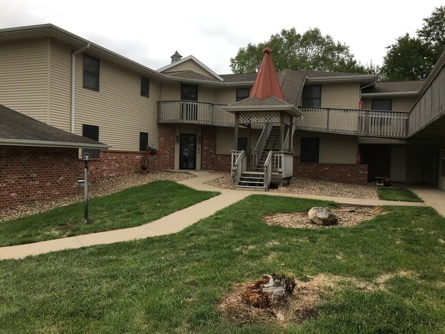 Photo - 211 W Mill St