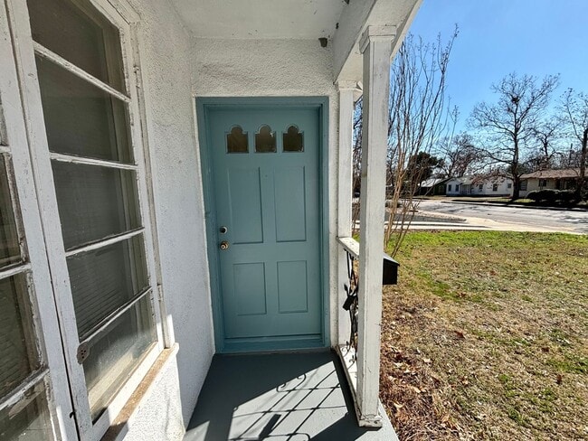 Photo - 1 Bedroom Home with Large Backyard on North Loop!