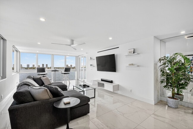 Photo - 301 Lake Shore Dr Unidad 801