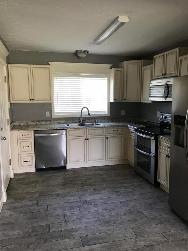 Photo - 132 W Suwannee Ln
