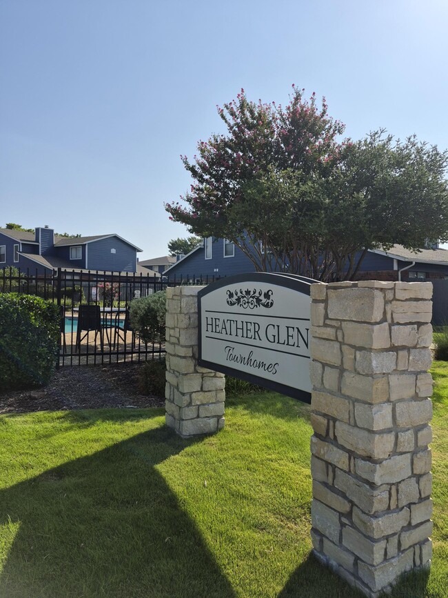sign - Heather Glen Townhomes Phase II
