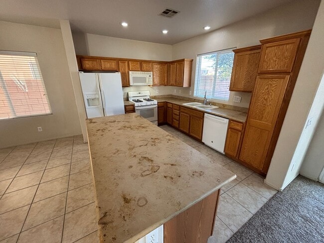 Photo - Gorgeous 3bed / 2.5bath home in the Silverstone Ranch community!