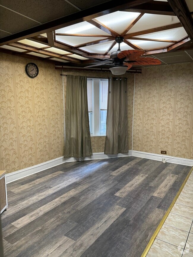 Building Photo - 5547 W Congress Pky Unit 3 Bedroom Apartment