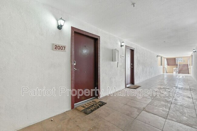 Photo - 1005 E 8th St