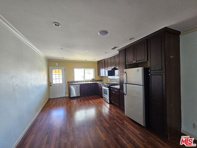 Photo - 2737 S Robertson Blvd