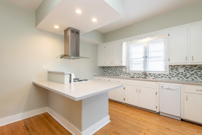 Photo - 2445 N Oakland Ave Unit 2447