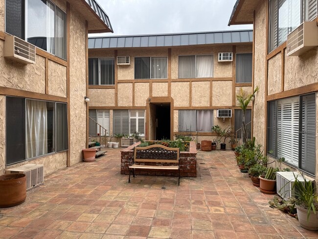 Photo - 2141 S Bentley Ave Unit 106