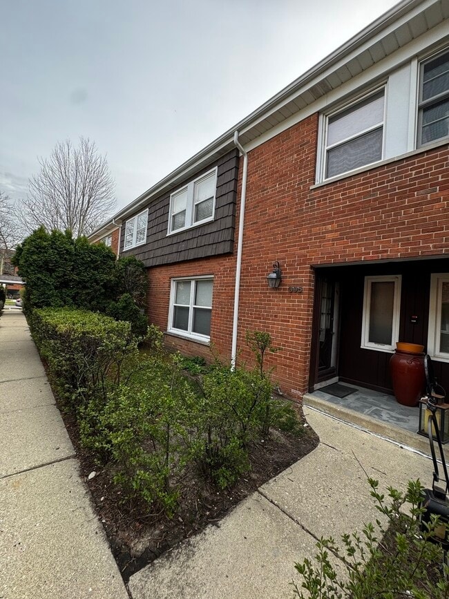 Building Photo - 395 Central Ave