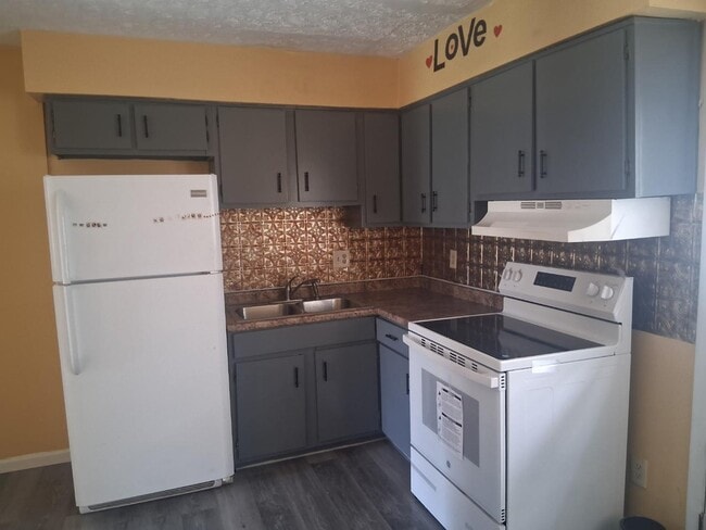 Photo - 1752 Pine Tree St S Unidad H