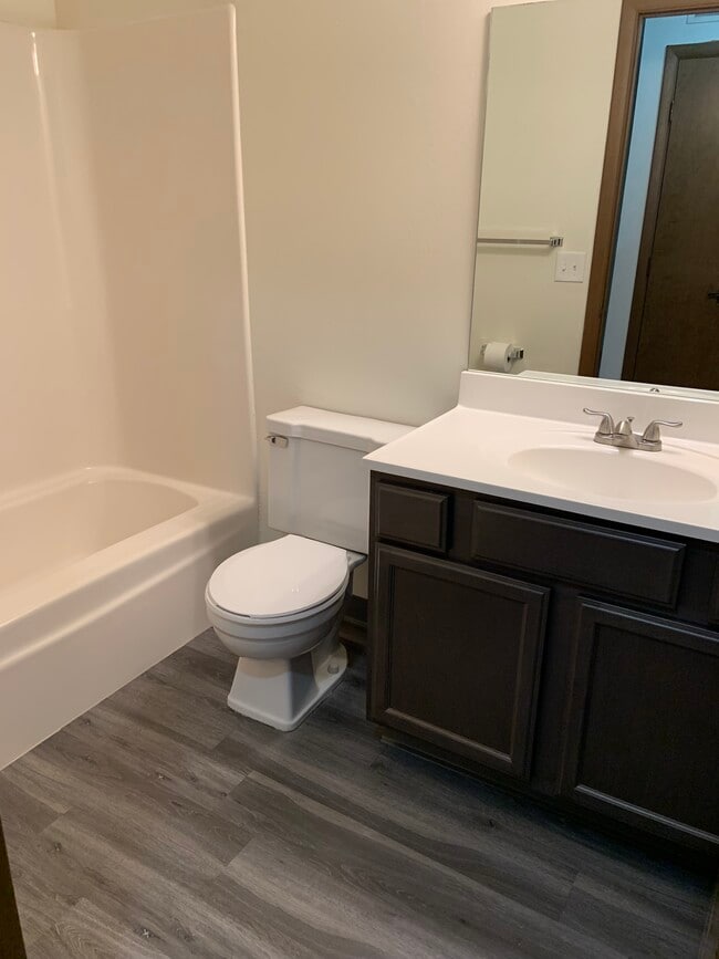 Nottingham Court Apartments 55+ Senior Living Medina, OH