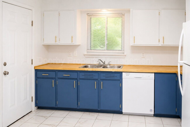 Photo - 2027 Lee St