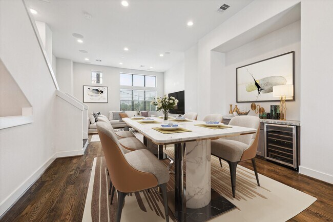 Photo - 1120 Ennis St