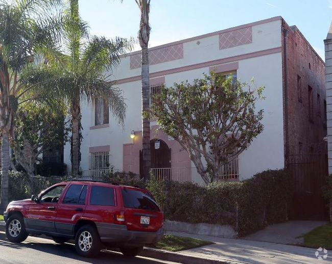 Building Photo - 1117 S Norton Ave Unit 205 Rental