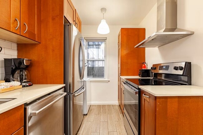 Photo - 619 10th St NE