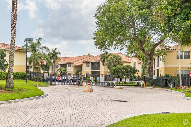 Photo - Royal Poinciana Condominium