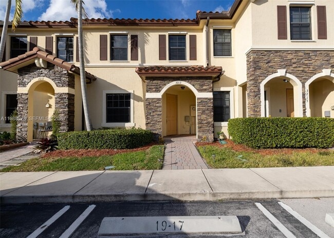 Building Photo - 3213 SE 6th St