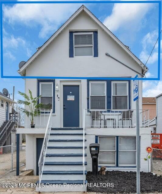115 Blaine Ave Unit Upstairs