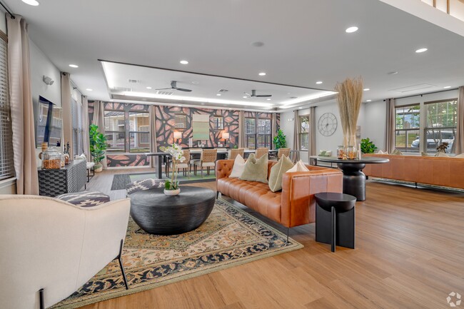 Building Photo - Heights at Converse