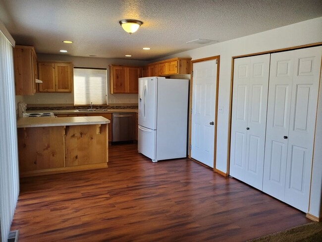 Photo - 3259 McKern Pl