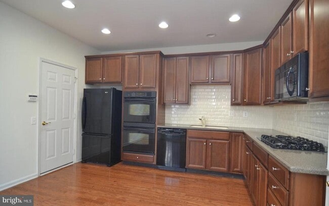 Photo - 23 Lumber Mill Ln